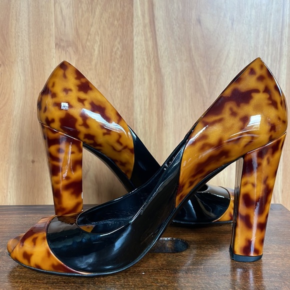 Gucci Vernice Tartaruga Peep Toe Animal Print Black Pump Heels, Size 8.5B - Picture 14 of 16
